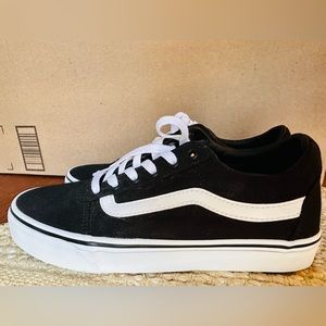 Women’s Black & White Vans Size 8.5